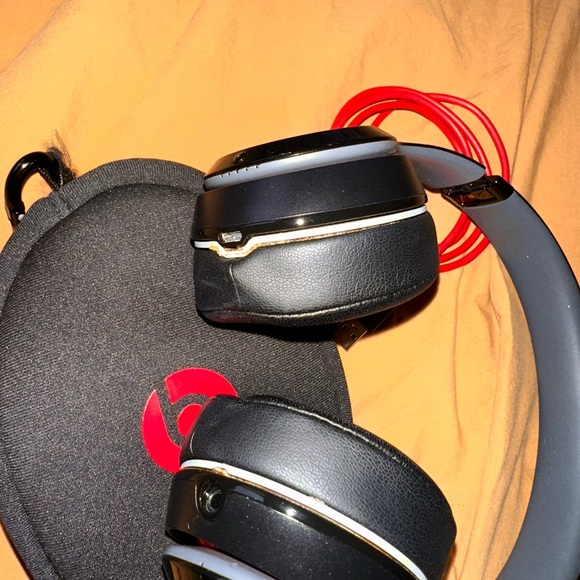 Beats by Dre 🎧 Wireless Bluetooth Headphones - Picture 3 of 3